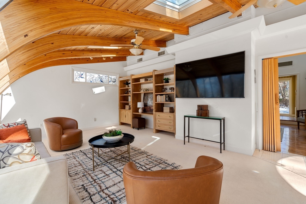 11 Circle Way