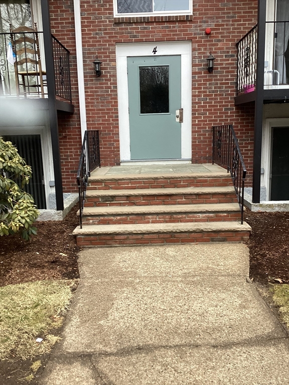 80 Walnut St # 403