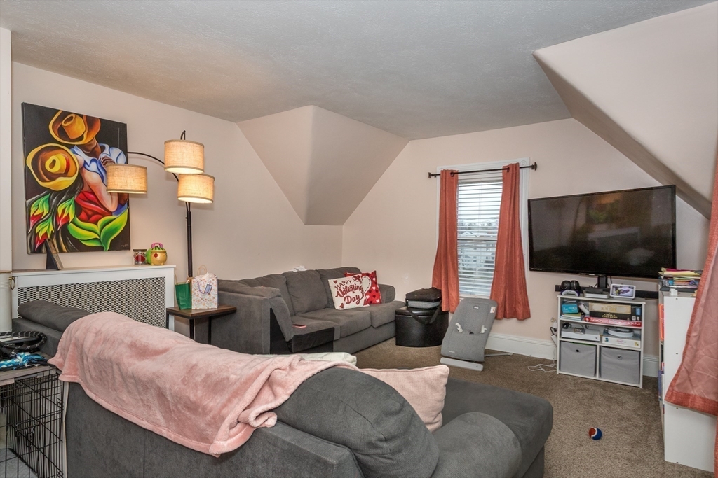 307 Pleasant St
