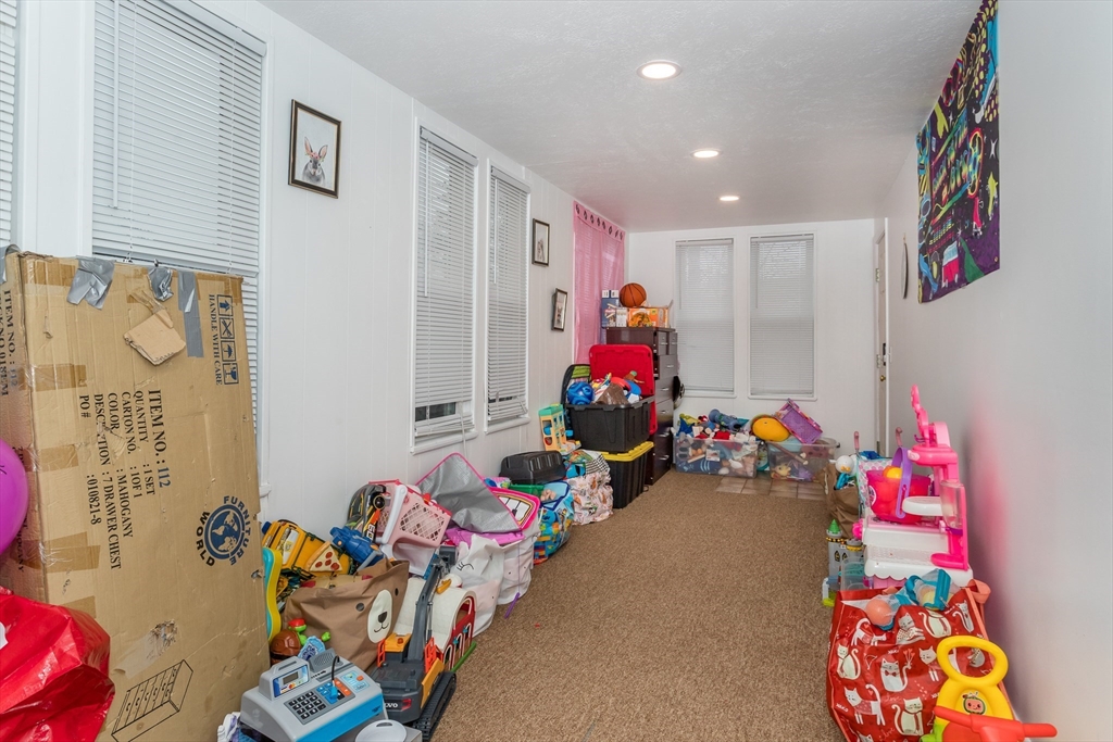 307 Pleasant St