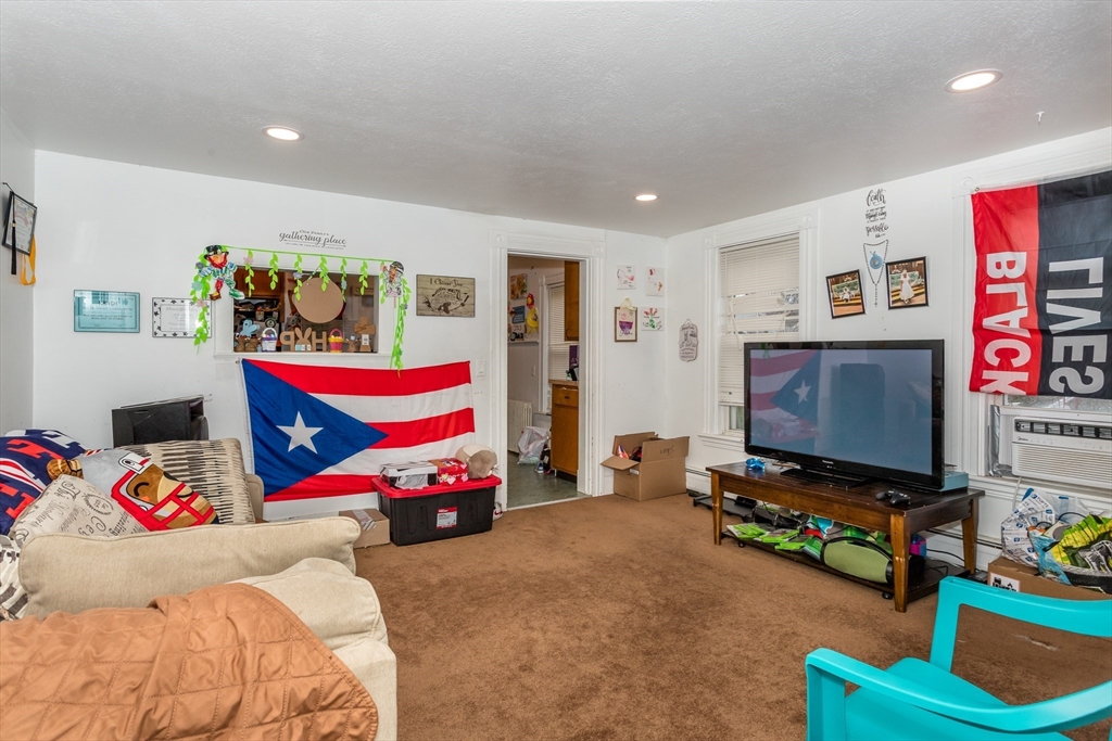 307 Pleasant St