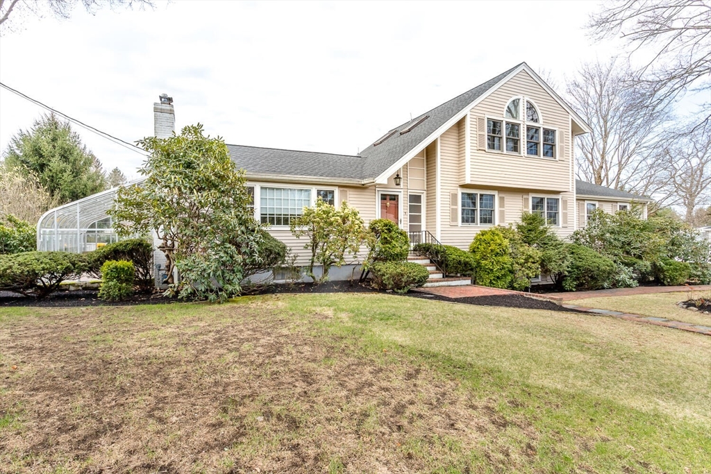 3 Hickory Ln