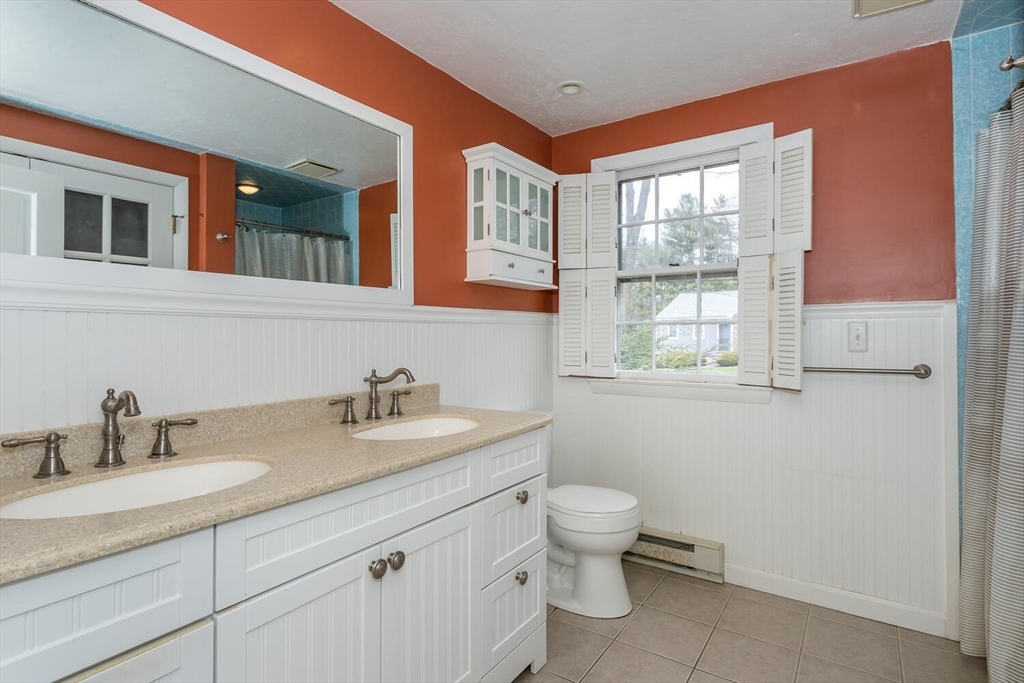 3 Hickory Ln