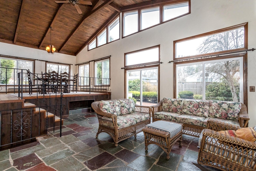 3 Hickory Ln