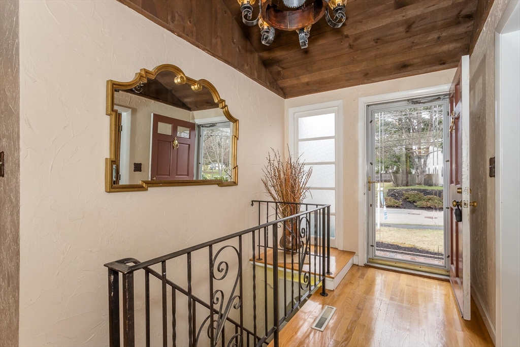 3 Hickory Ln
