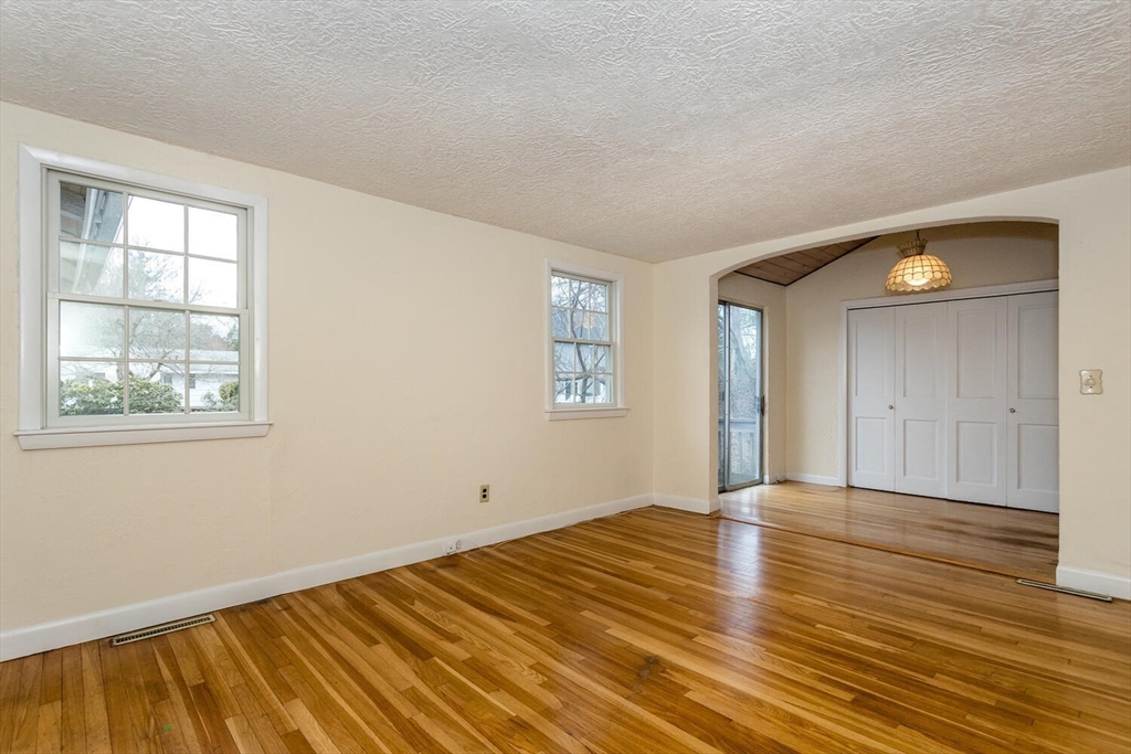 3 Hickory Ln