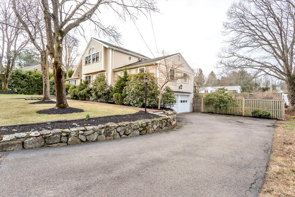 3 Hickory Ln