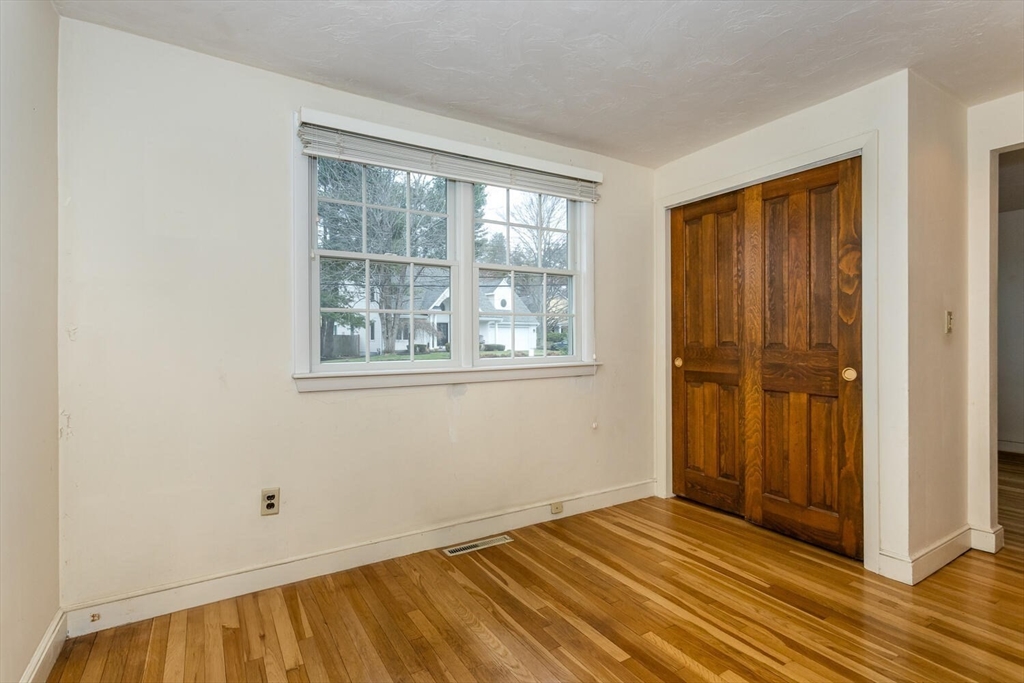 3 Hickory Ln
