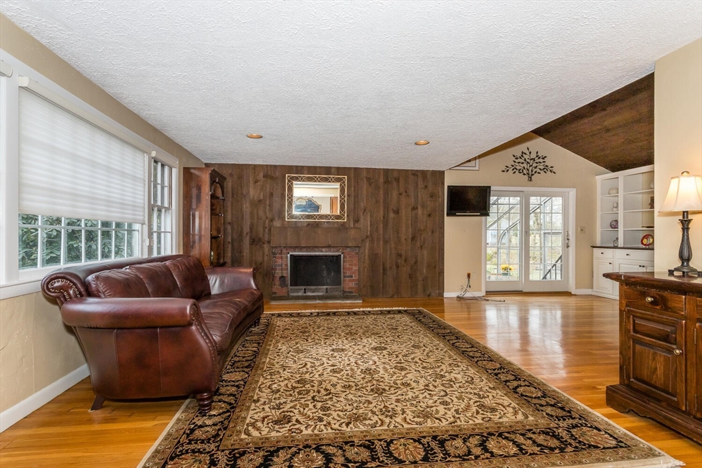 3 Hickory Ln