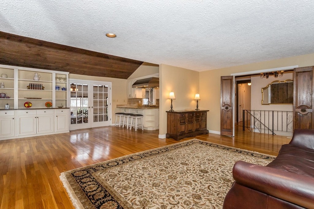 3 Hickory Ln