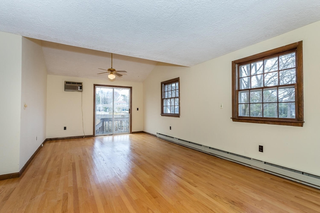 3 Hickory Ln