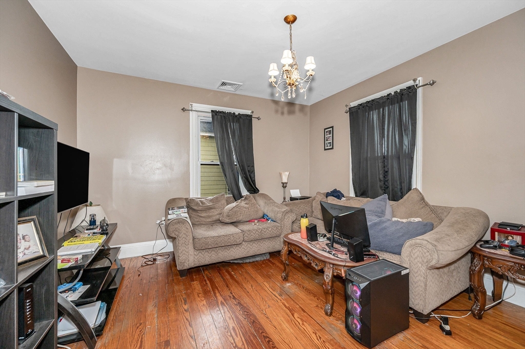 190-192 W 6th St