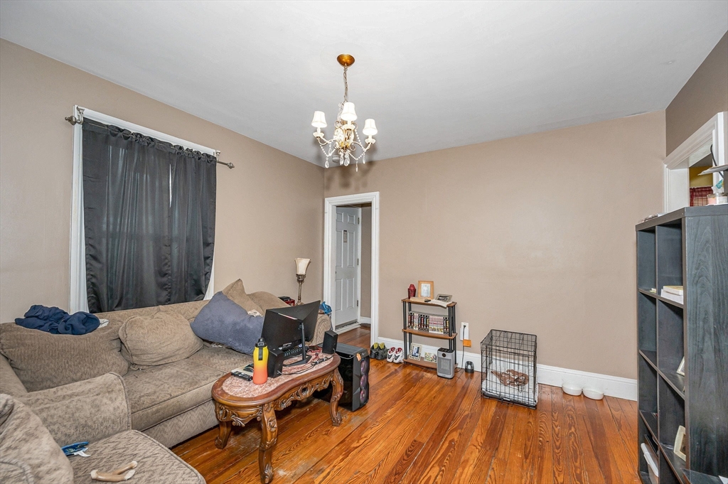 190-192 W 6th St