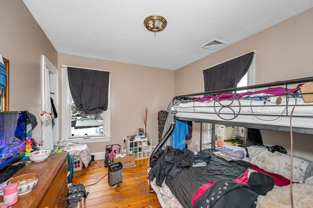 190-192 W 6th St