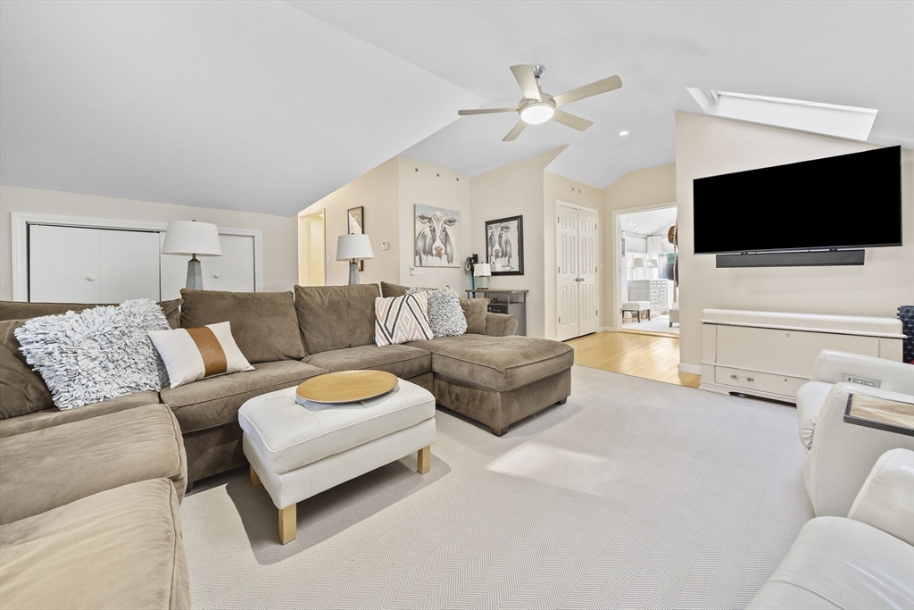 464 Bay Road