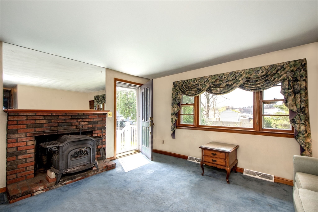 6 Clover Road