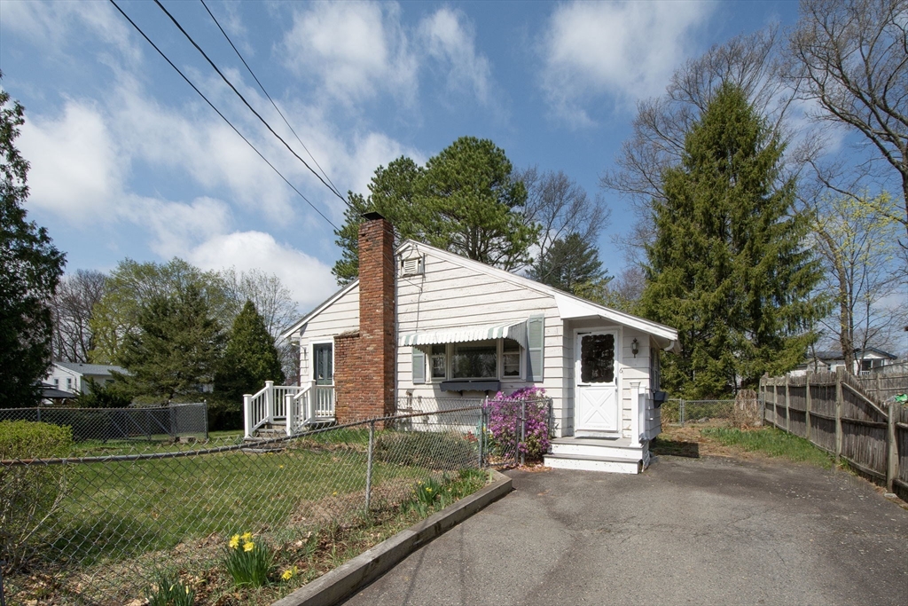 6 Clover Road