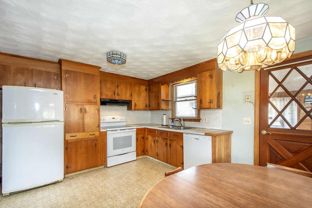 6 Clover Road