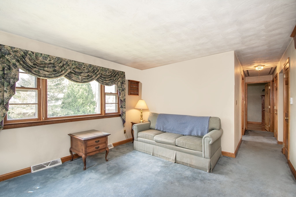 6 Clover Road