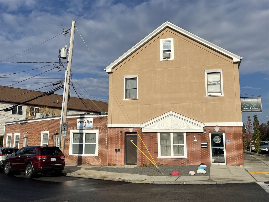 1 W Church St