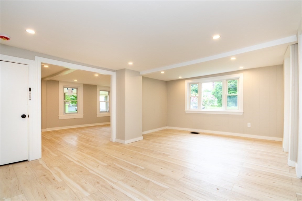 67 Thatcher St