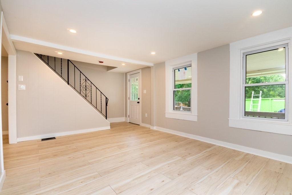 67 Thatcher St