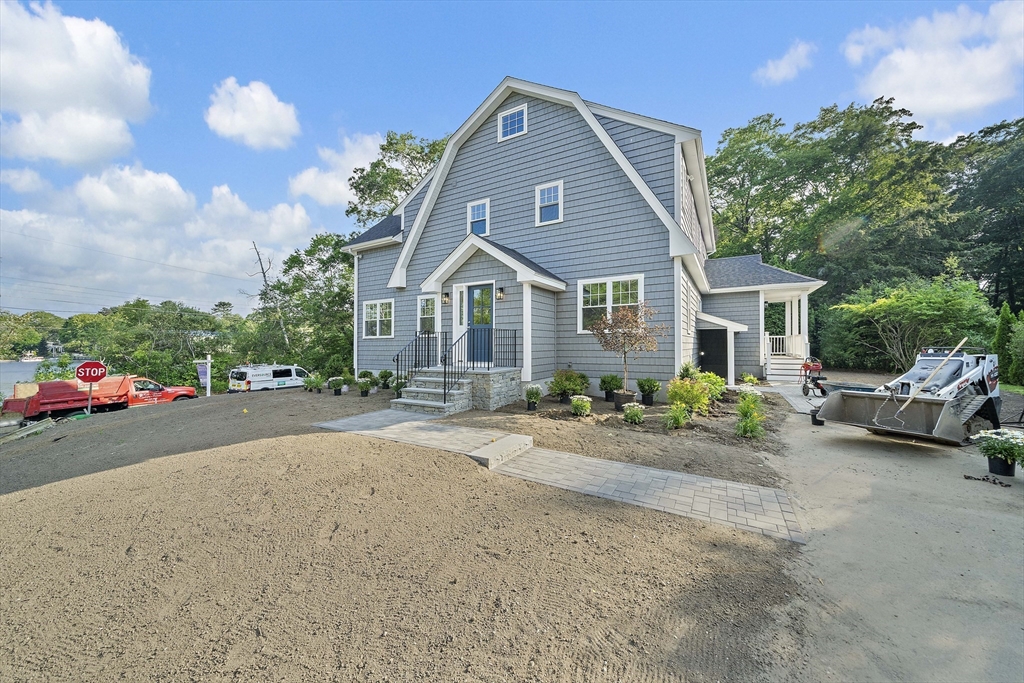 43 Lake Ave
