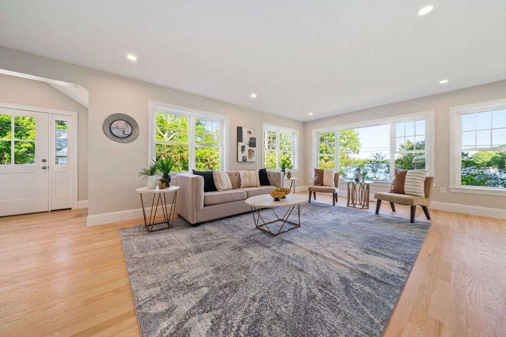 43 Lake Ave