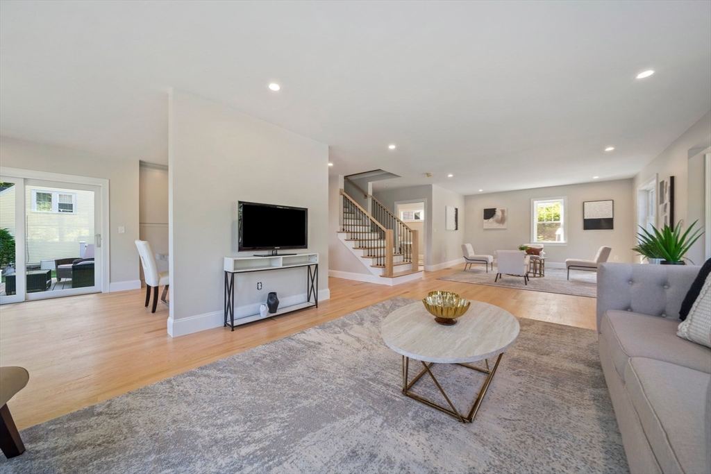 43 Lake Ave