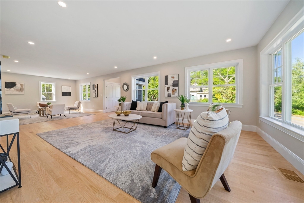 43 Lake Ave