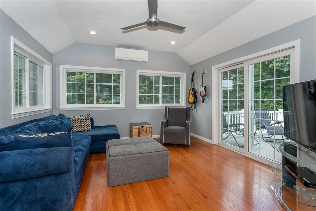11 Kathryn Ln
