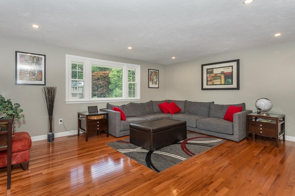 11 Kathryn Ln