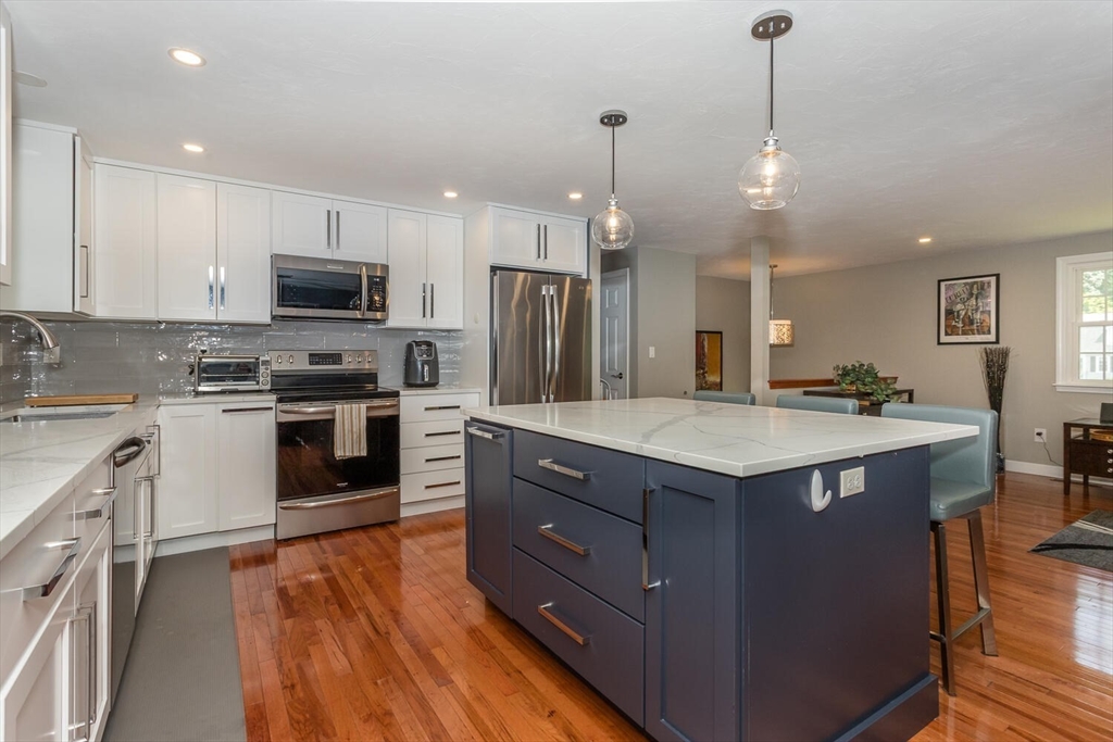 11 Kathryn Ln