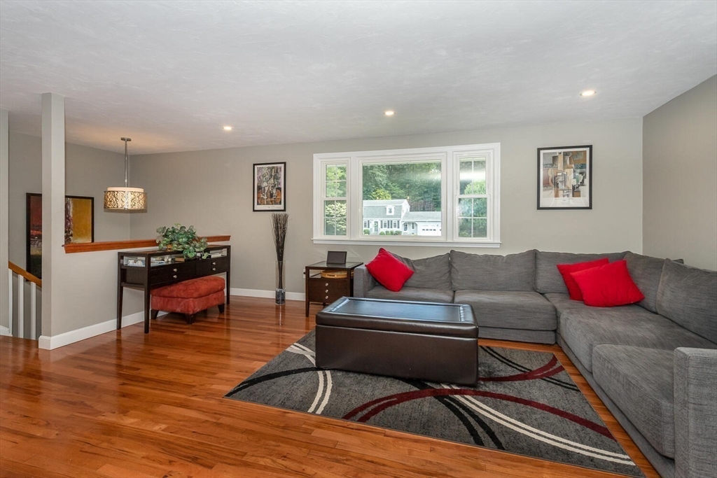 11 Kathryn Ln