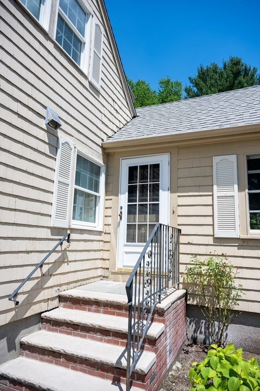 20 Hemlock Dr