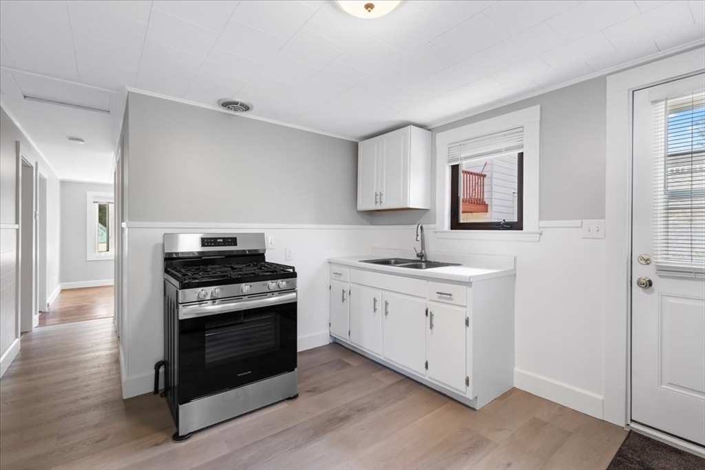 93 Roberts St