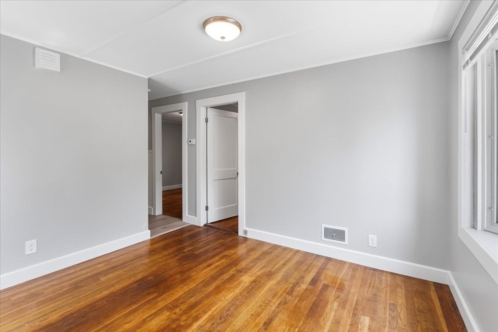 93 Roberts St