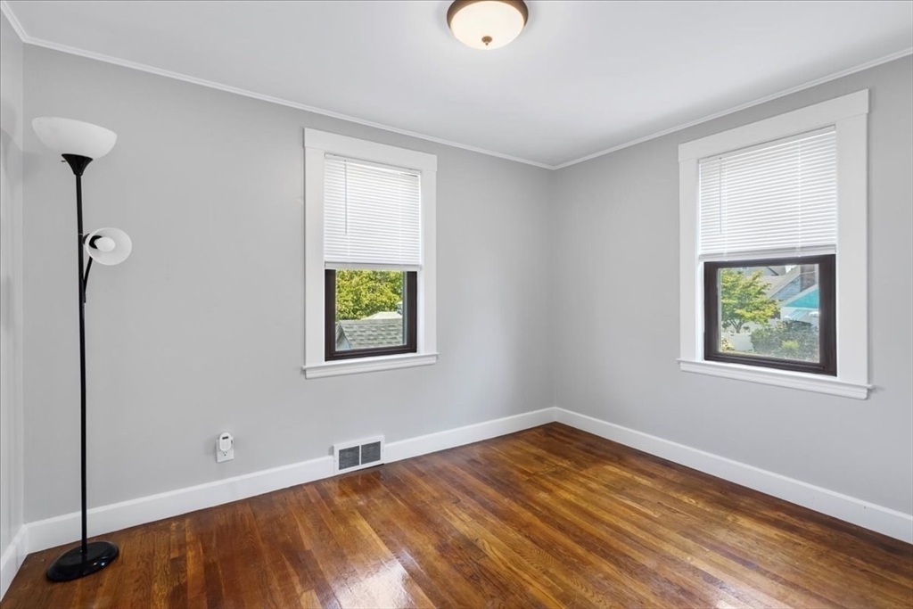 93 Roberts St