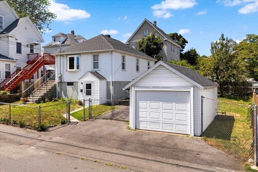 93 Roberts St