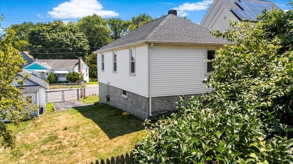 93 Roberts St