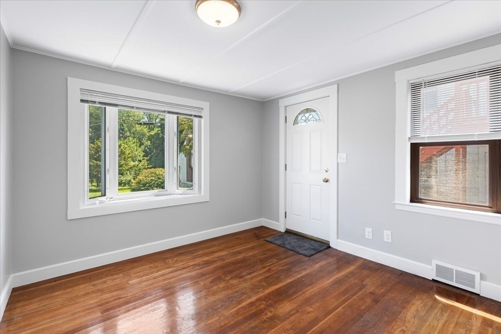 93 Roberts St