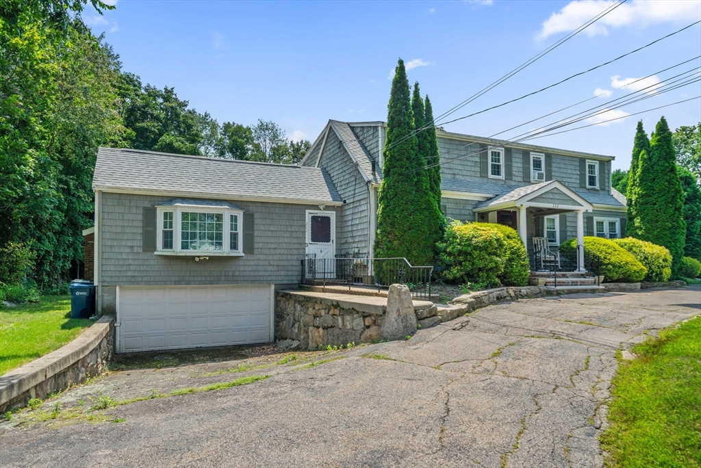 221 Bailey St