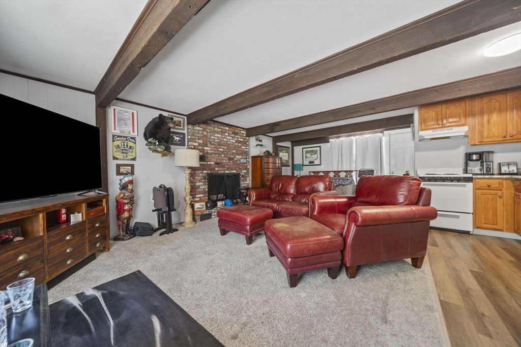 221 Bailey St