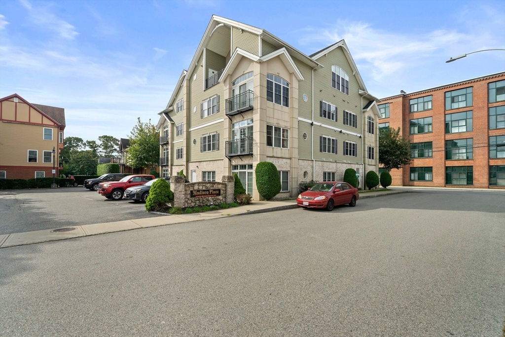 163 Rumford Ave # 204