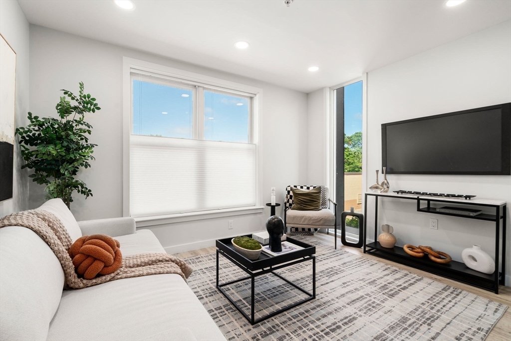 602 Canterbury # 7, Boston Unit: 7