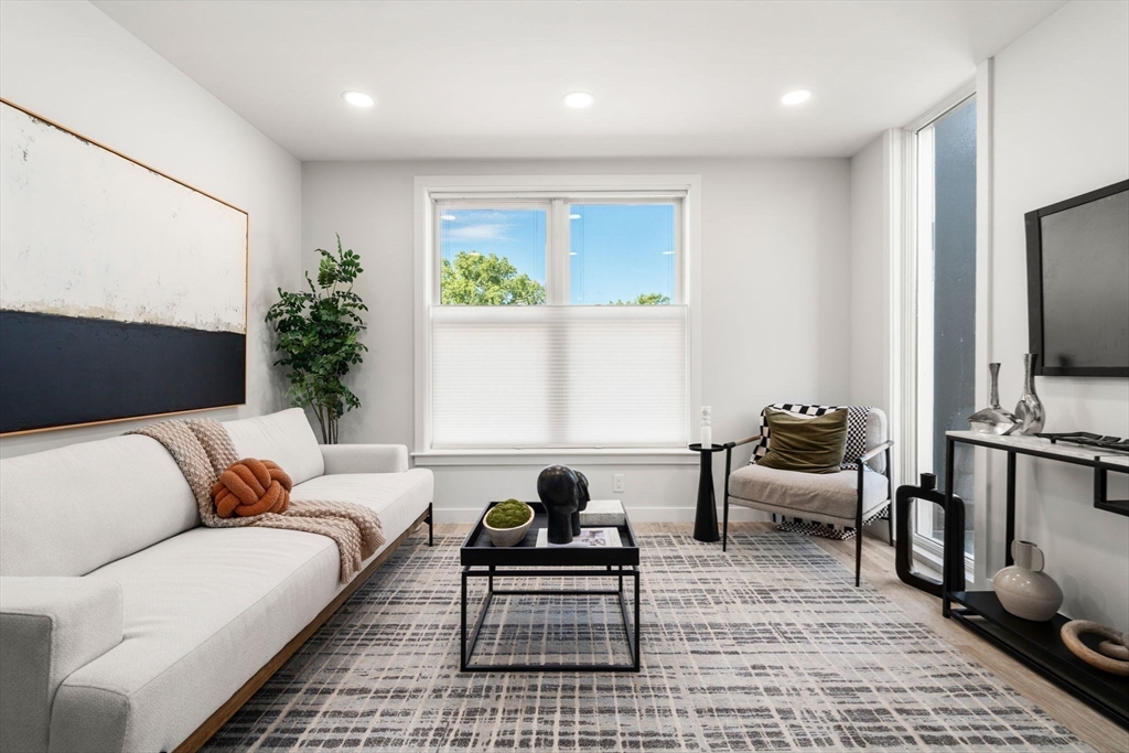 602 Canterbury # 7, Boston Unit: 7