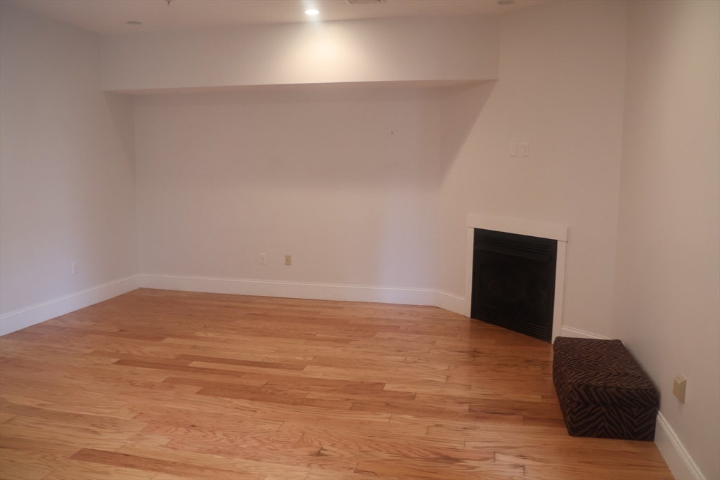 599 Washington St # 7, Pembroke Unit: 7