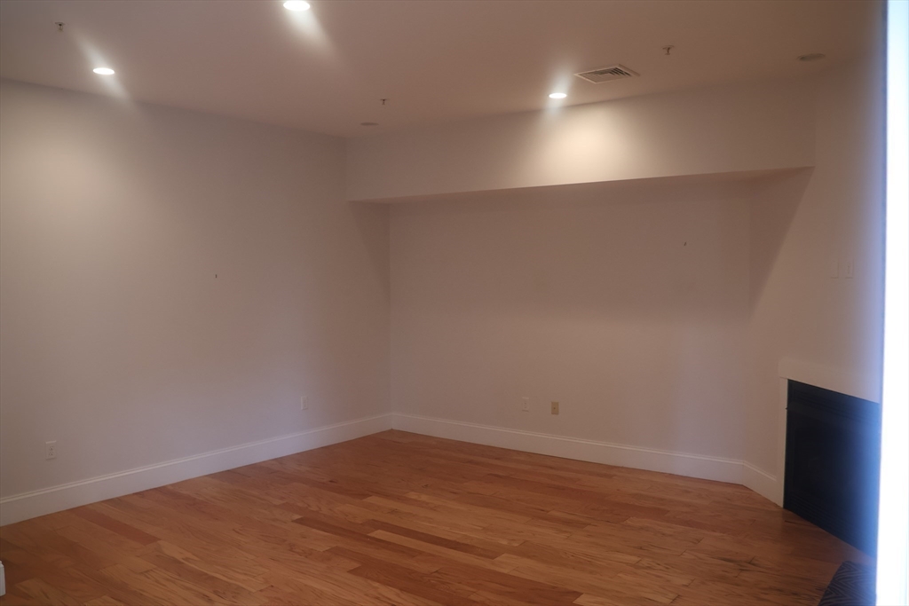 599 Washington St # 7, Pembroke Unit: 7