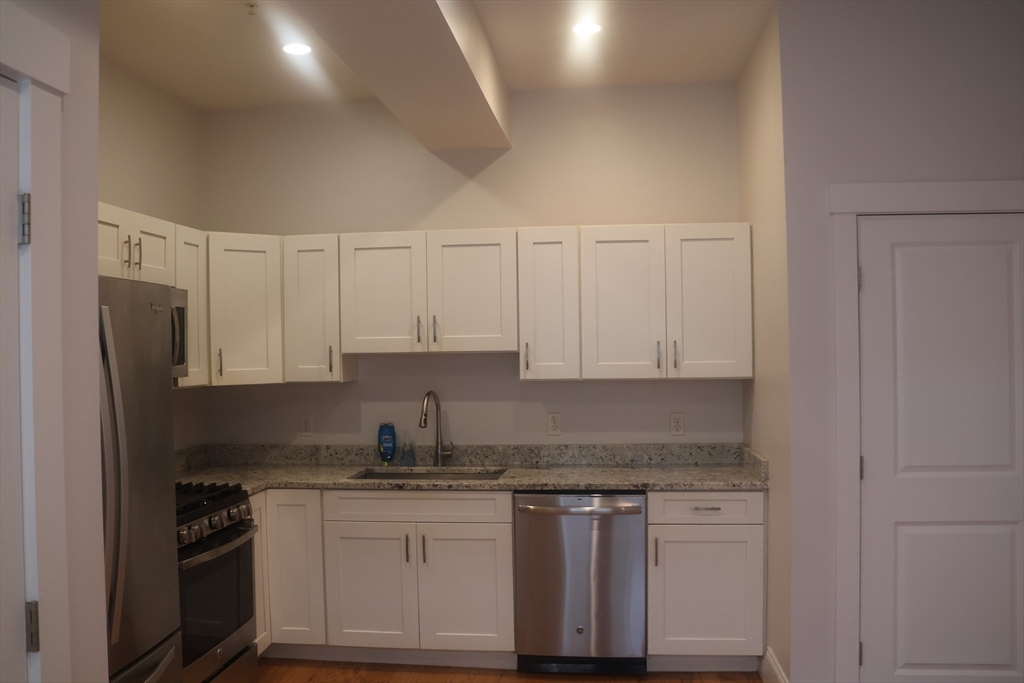 599 Washington St # 7, Pembroke Unit: 7