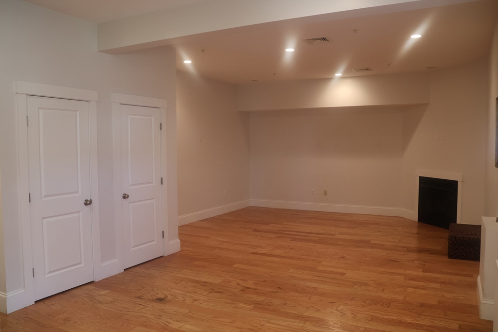 599 Washington St # 7, Pembroke Unit: 7